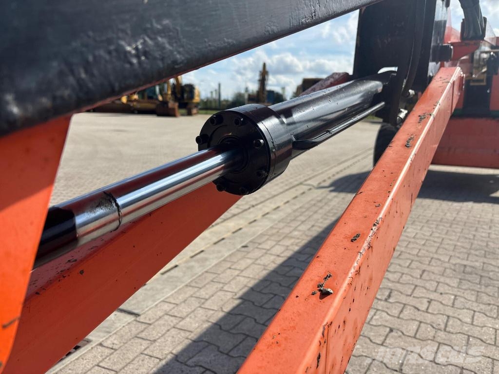JLG 460SJ Teleskopbühnen
