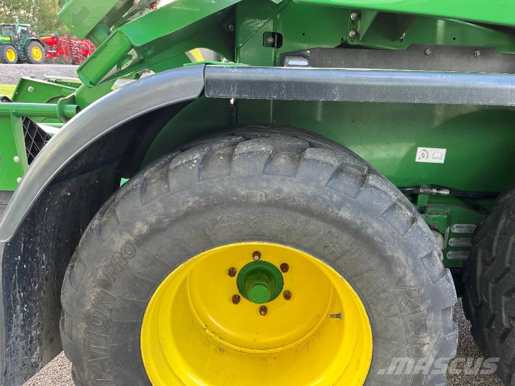 John Deere C441R Rundbalspressar
