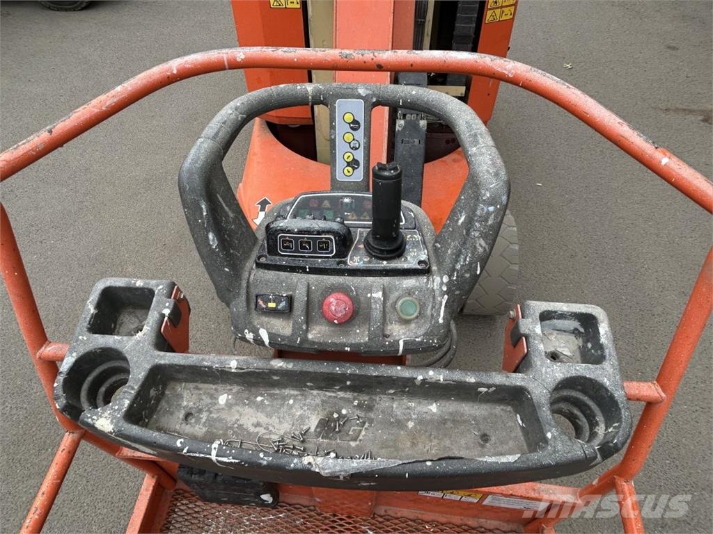 JLG Toucan 12E (1933) Vertikální sloupové výtahy