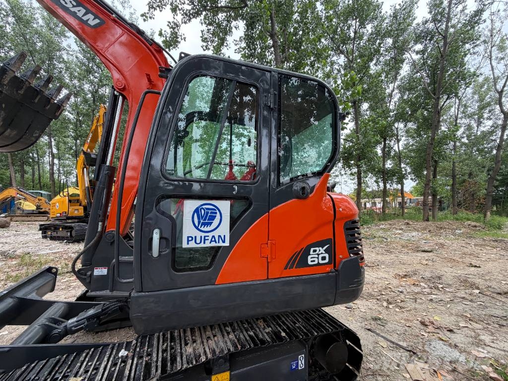 Doosan DX 60 Εκσκαφείς με ερπύστριες