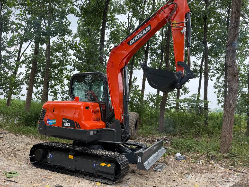 Doosan DX 60 Εκσκαφείς με ερπύστριες