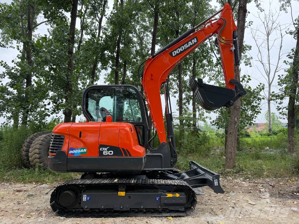 Doosan DX 60 Εκσκαφείς με ερπύστριες