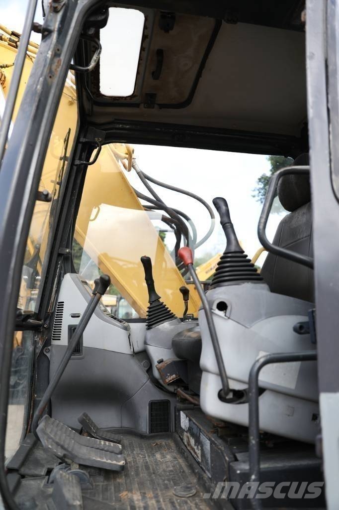 Komatsu PC 128 US 中型挖掘机