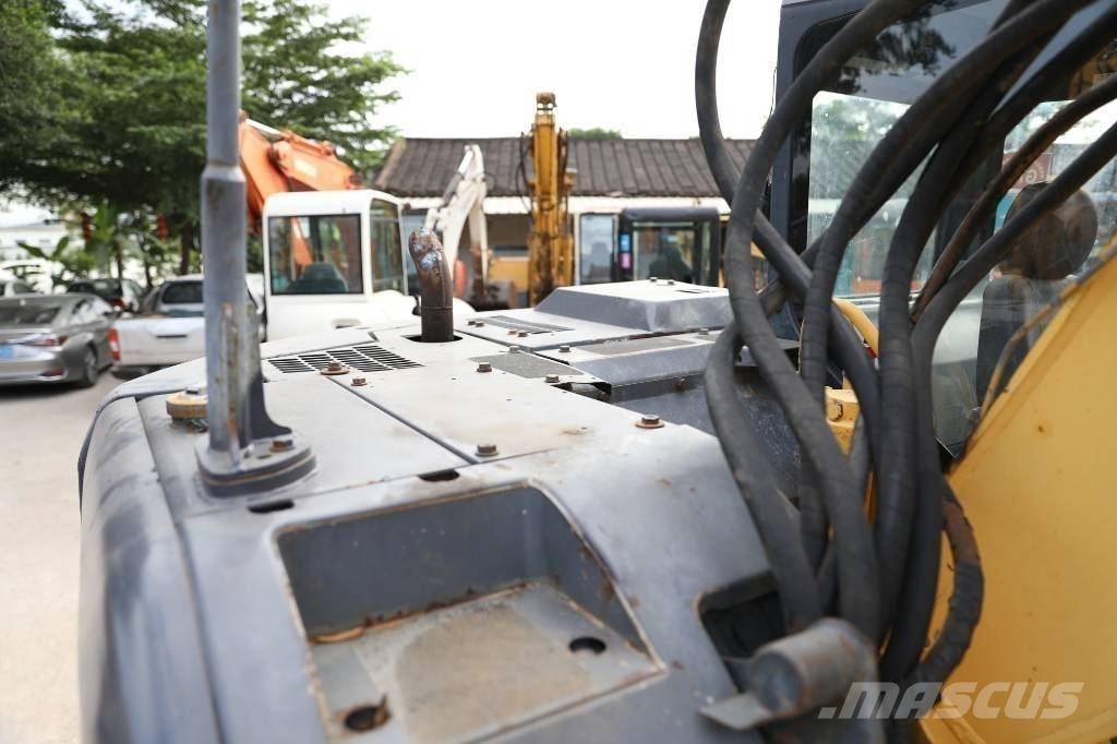 Komatsu PC 128 US 中型挖掘机