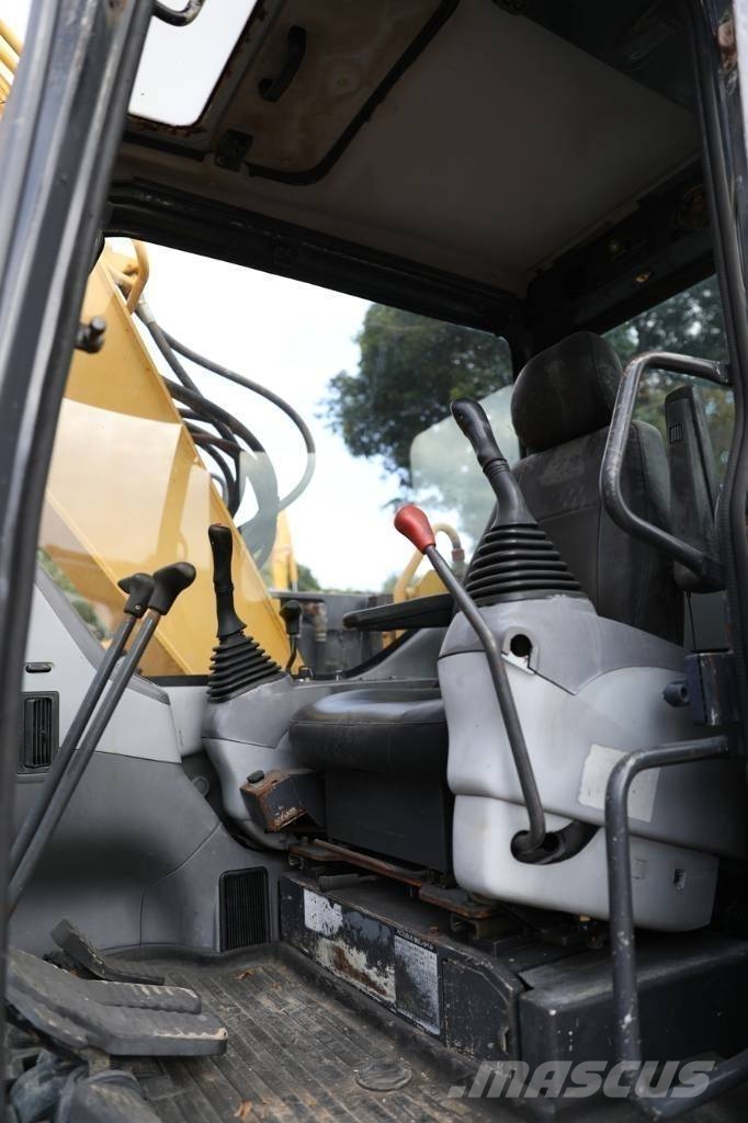 Komatsu PC 128 US 中型挖掘机