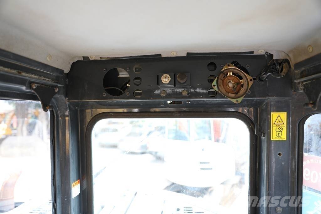 Komatsu PC 128 US 中型挖掘机