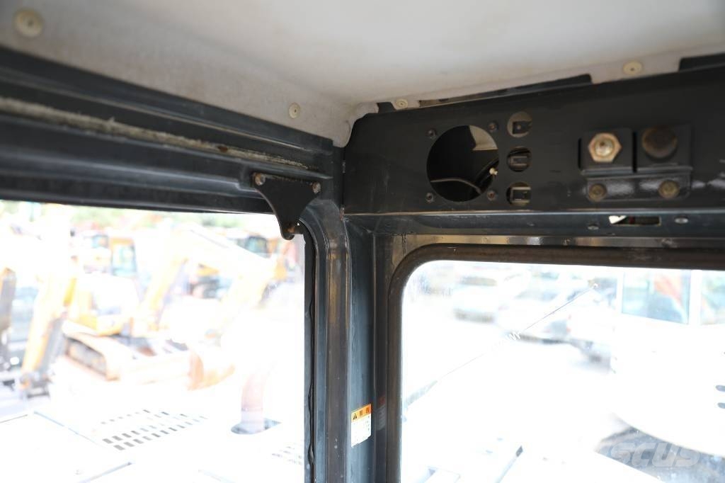Komatsu PC 128 US 中型挖掘机