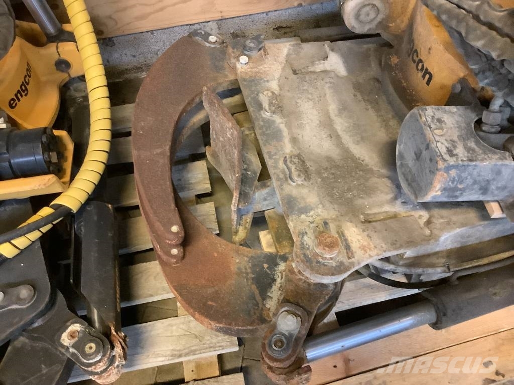Engcon rotortilt med gribeklo 挖斗