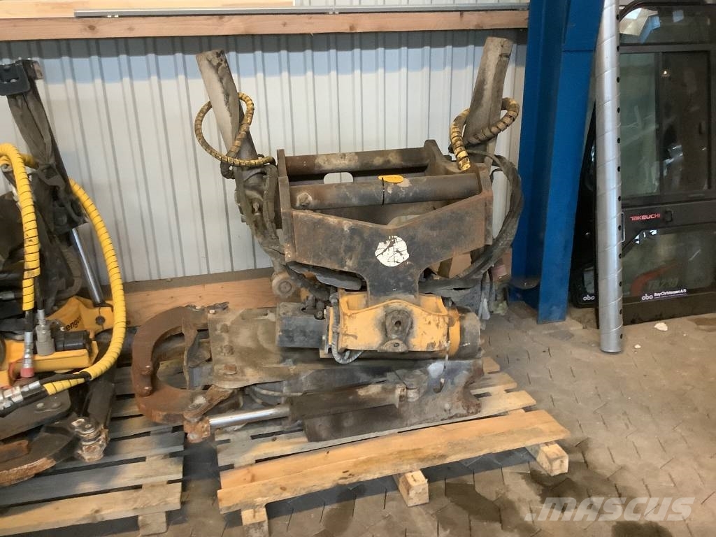 Engcon rotortilt med gribeklo 挖斗