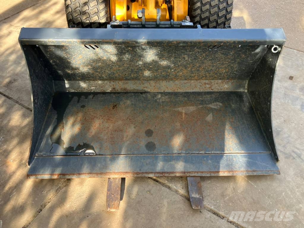 Knikmops 170 minishovel | 200u | 36pk | Nieuwstaat 휠로우더