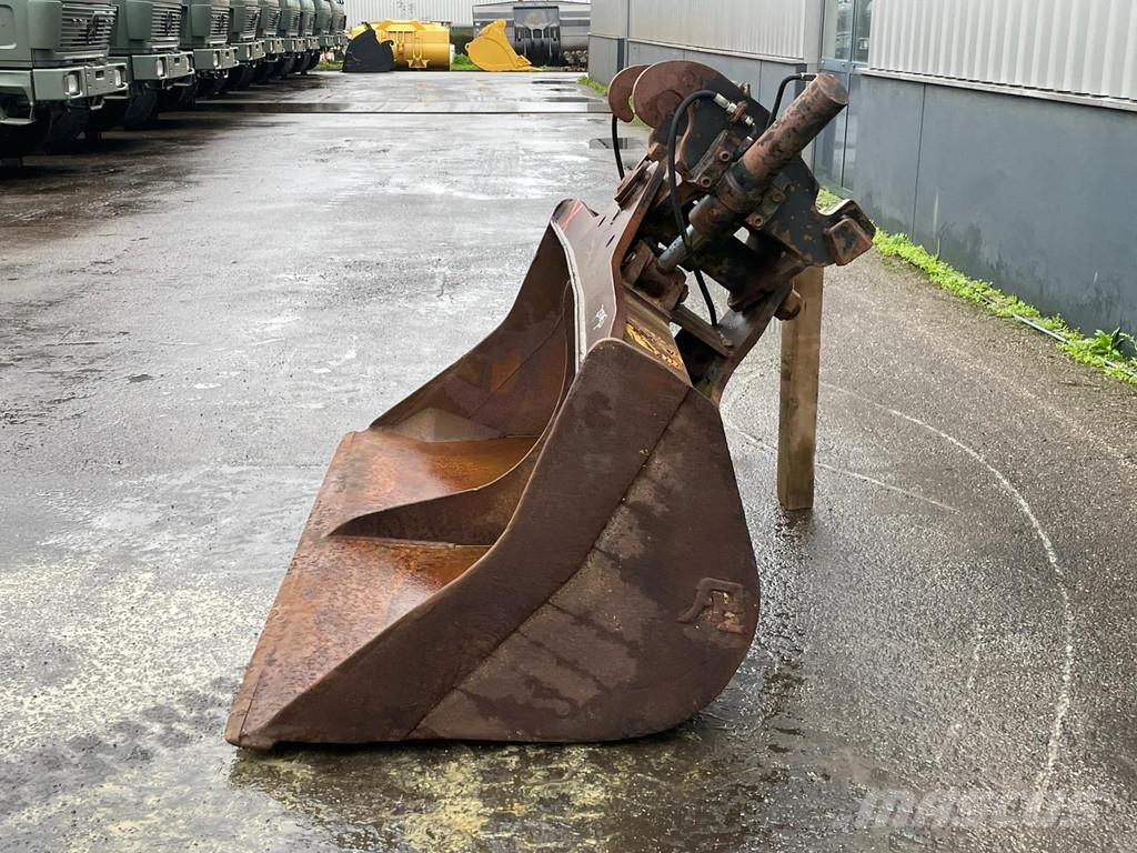 Tilting bucket CW-40 Buckets