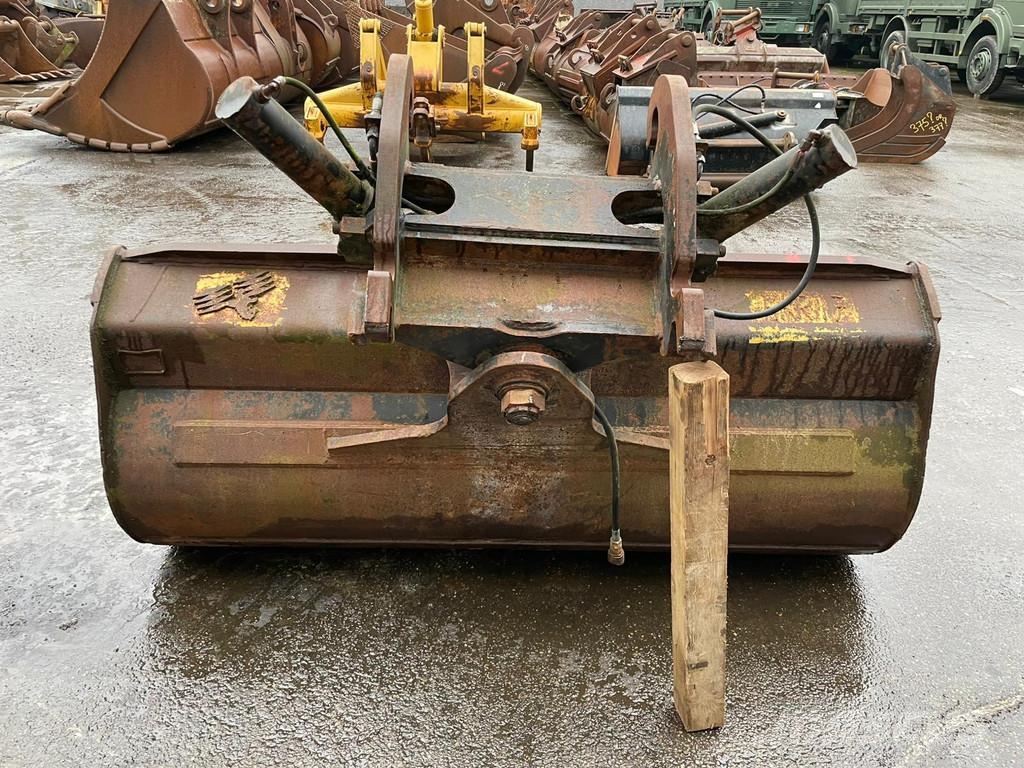 Tilting bucket CW-40 Buckets