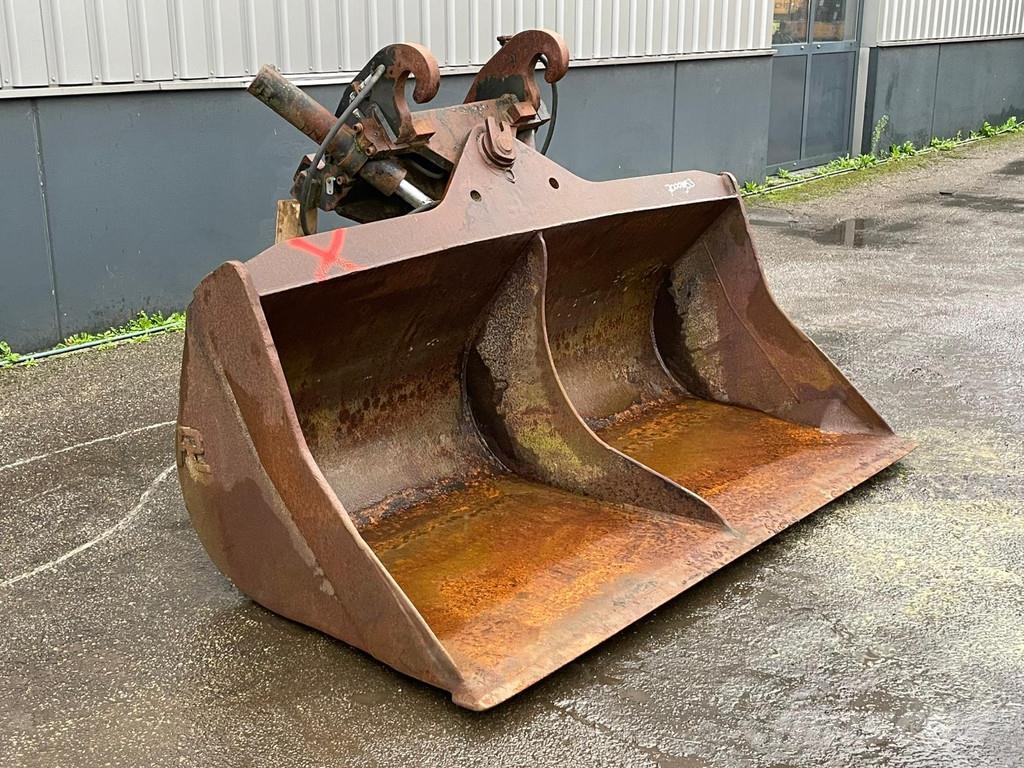 Tilting bucket CW-40 Buckets
