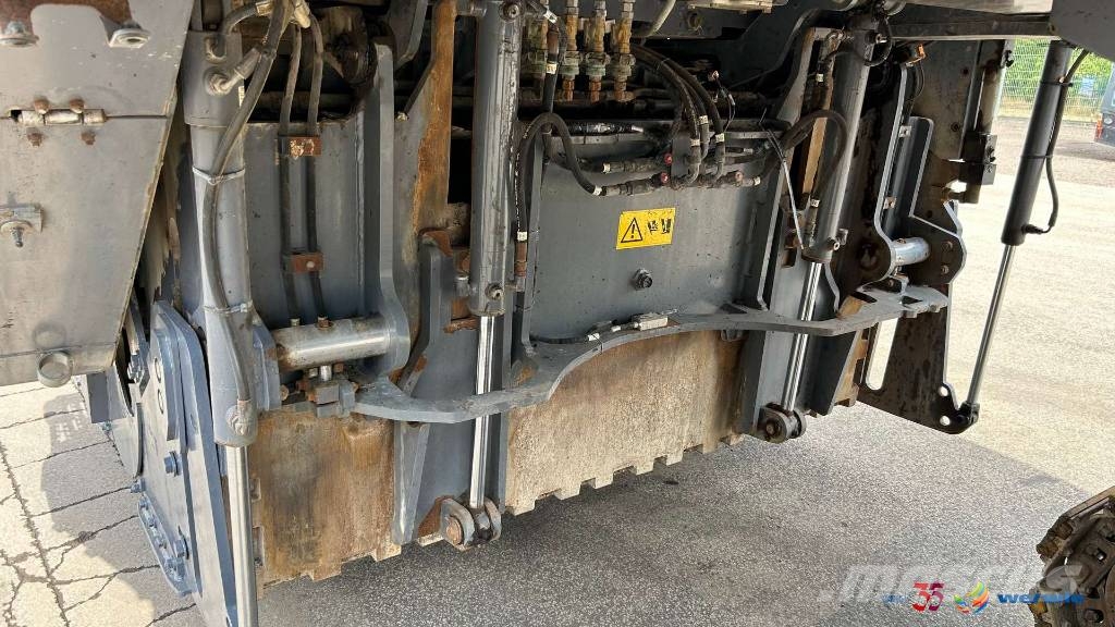 Wirtgen W 210 Fi Fresadoras de asfalto