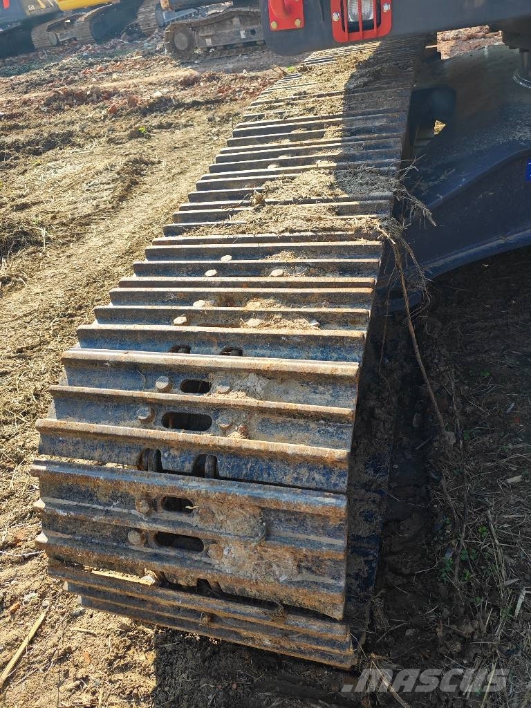 Volvo EC 250 D L حفارات زحافة