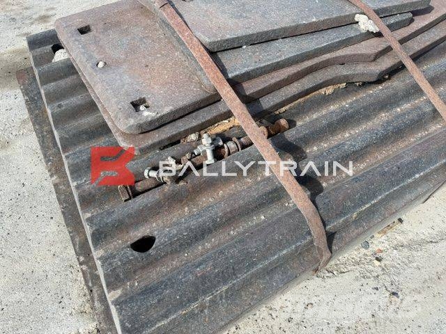Sandvik QJ340 Jaw Plates & Cheek Plates (Tall/Super Tooth) جراشات
