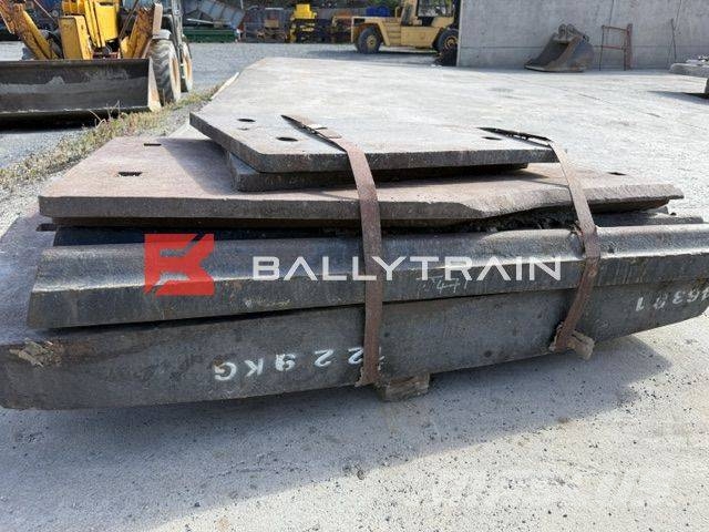 Sandvik QJ340 Jaw Plates & Cheek Plates (Tall/Super Tooth) جراشات
