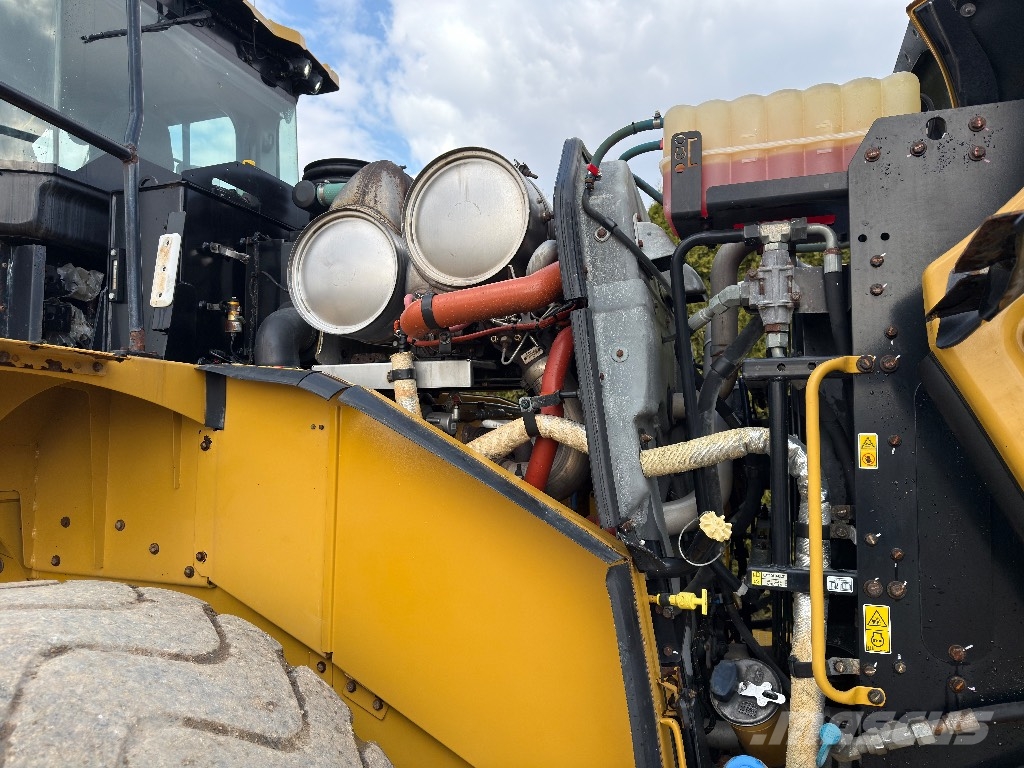CAT 972 M Gumikerekes homlokrakodók