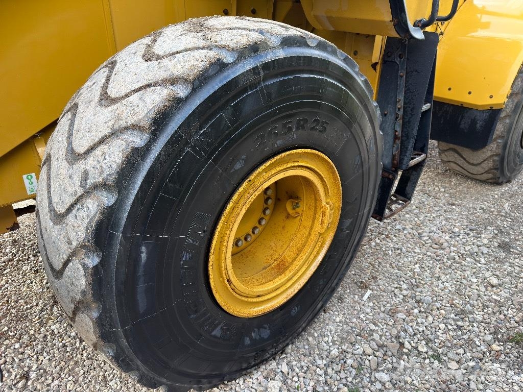 CAT 972 M Gumikerekes homlokrakodók