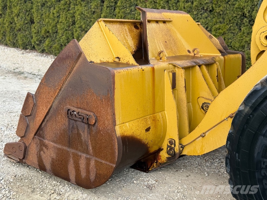CAT 972 M Gumikerekes homlokrakodók