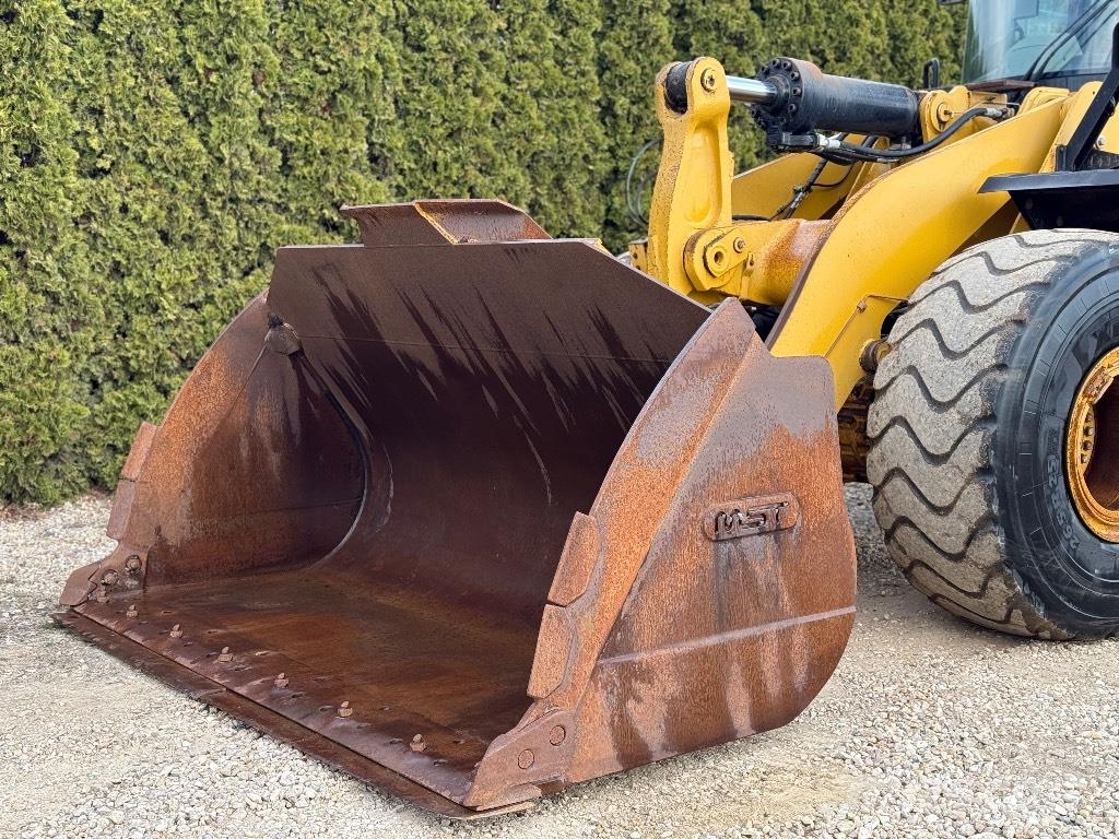 CAT 972 M Gumikerekes homlokrakodók