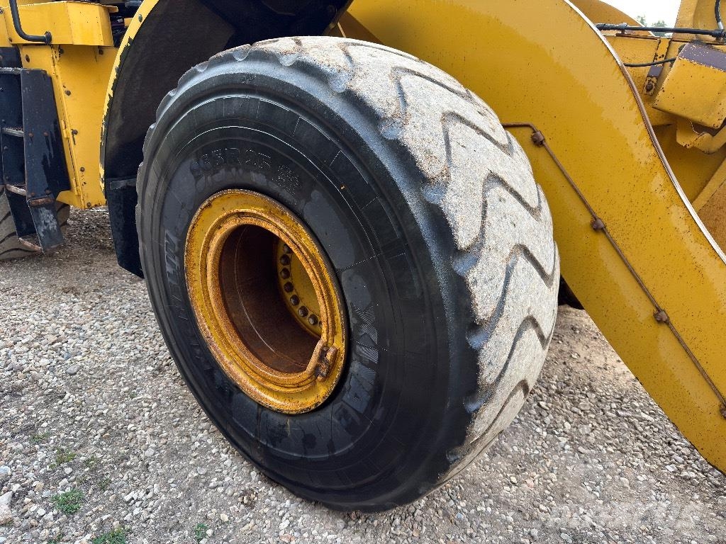 CAT 972 M Gumikerekes homlokrakodók