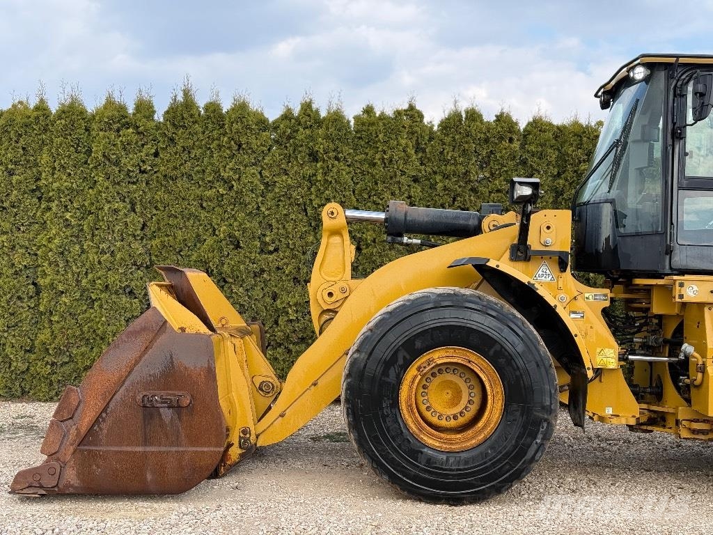 CAT 972 M Gumikerekes homlokrakodók