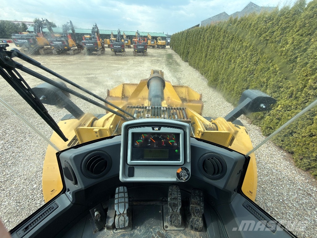 CAT 972 M Gumikerekes homlokrakodók