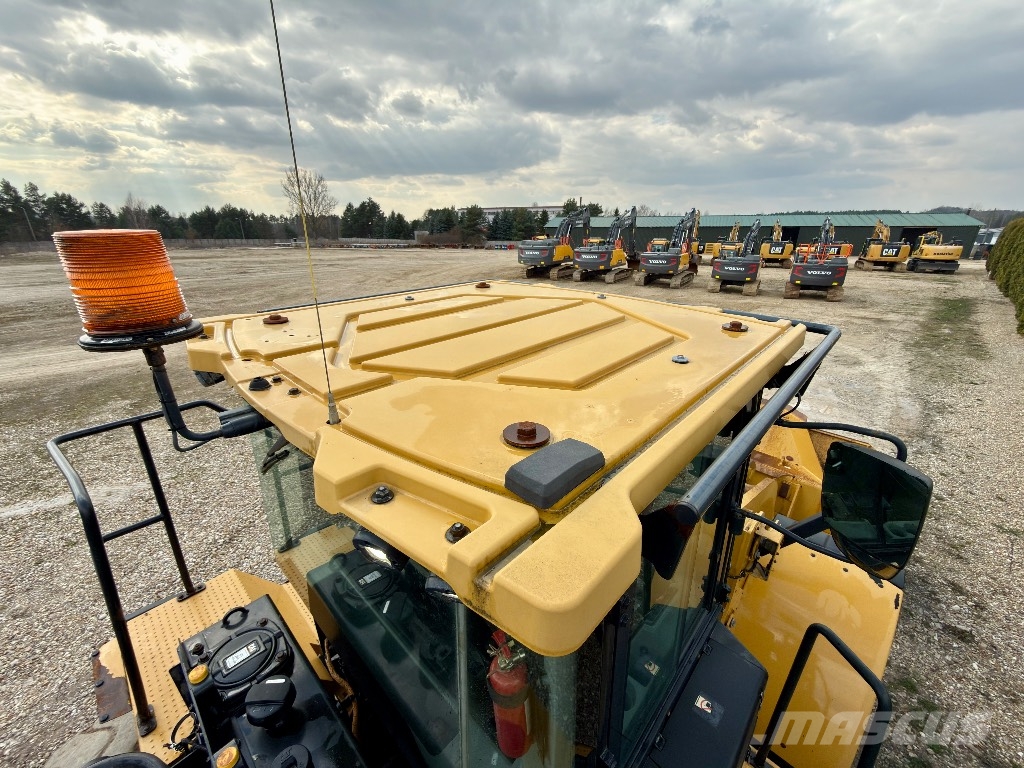 CAT 972 M Gumikerekes homlokrakodók