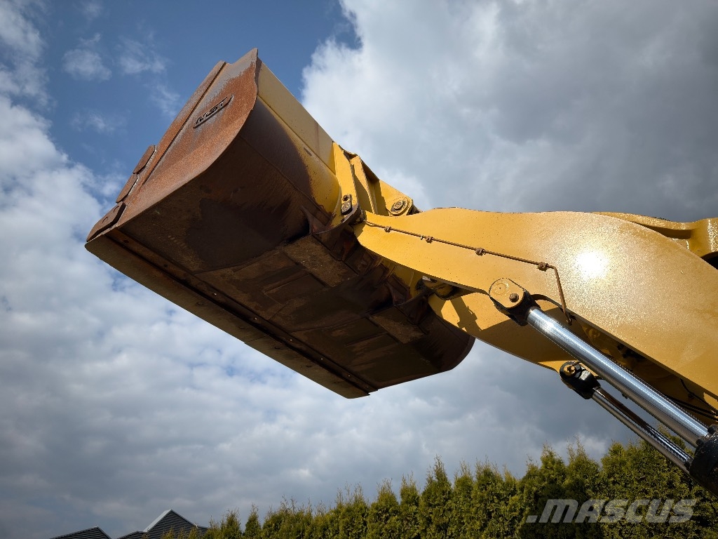 CAT 972 M Gumikerekes homlokrakodók