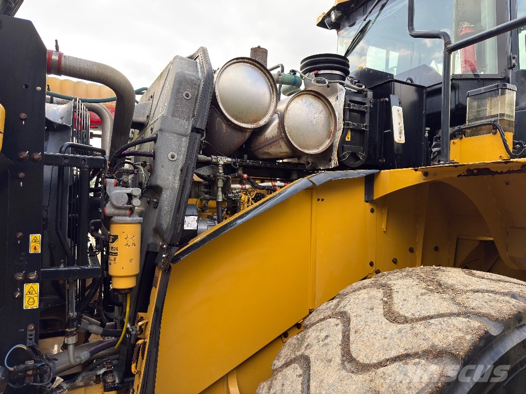 CAT 972 M Gumikerekes homlokrakodók