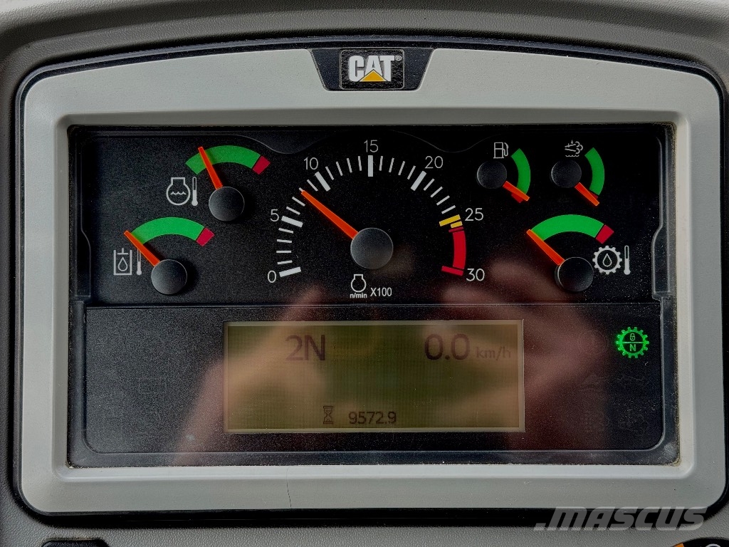CAT 972 M Gumikerekes homlokrakodók