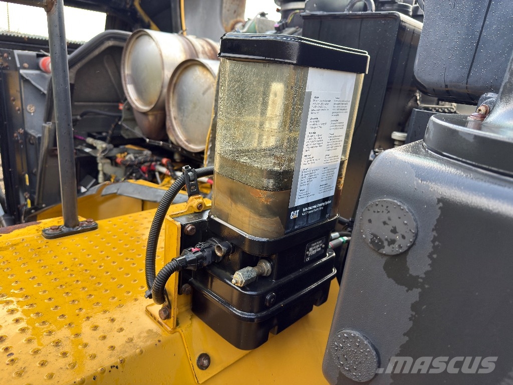 CAT 972 M Gumikerekes homlokrakodók