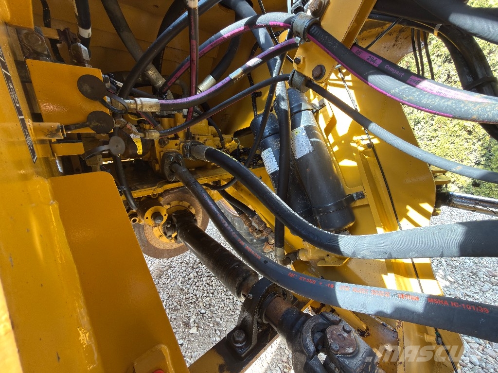 CAT 972 M Gumikerekes homlokrakodók
