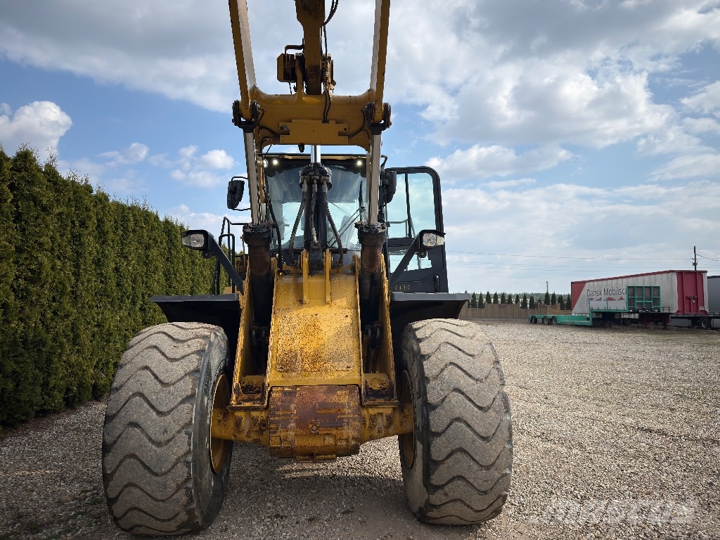 CAT 972 M Gumikerekes homlokrakodók