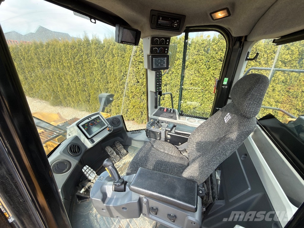 CAT 972 M Gumikerekes homlokrakodók