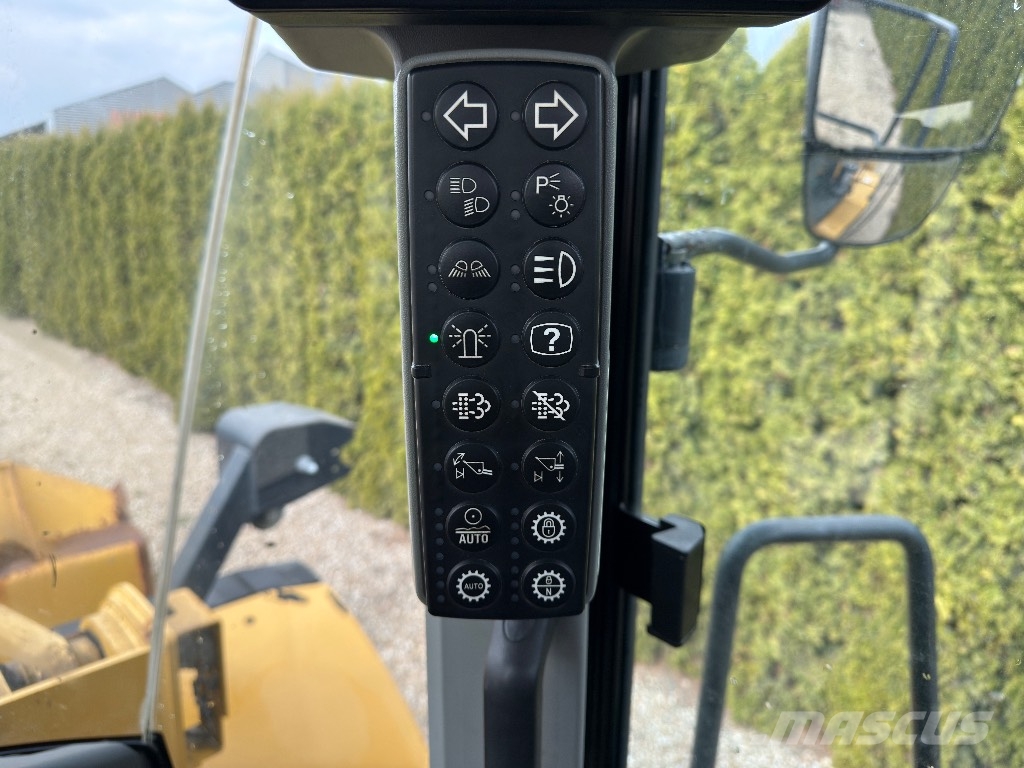 CAT 972 M Gumikerekes homlokrakodók