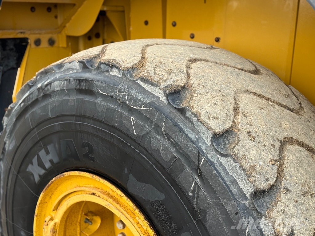 CAT 972 M Gumikerekes homlokrakodók