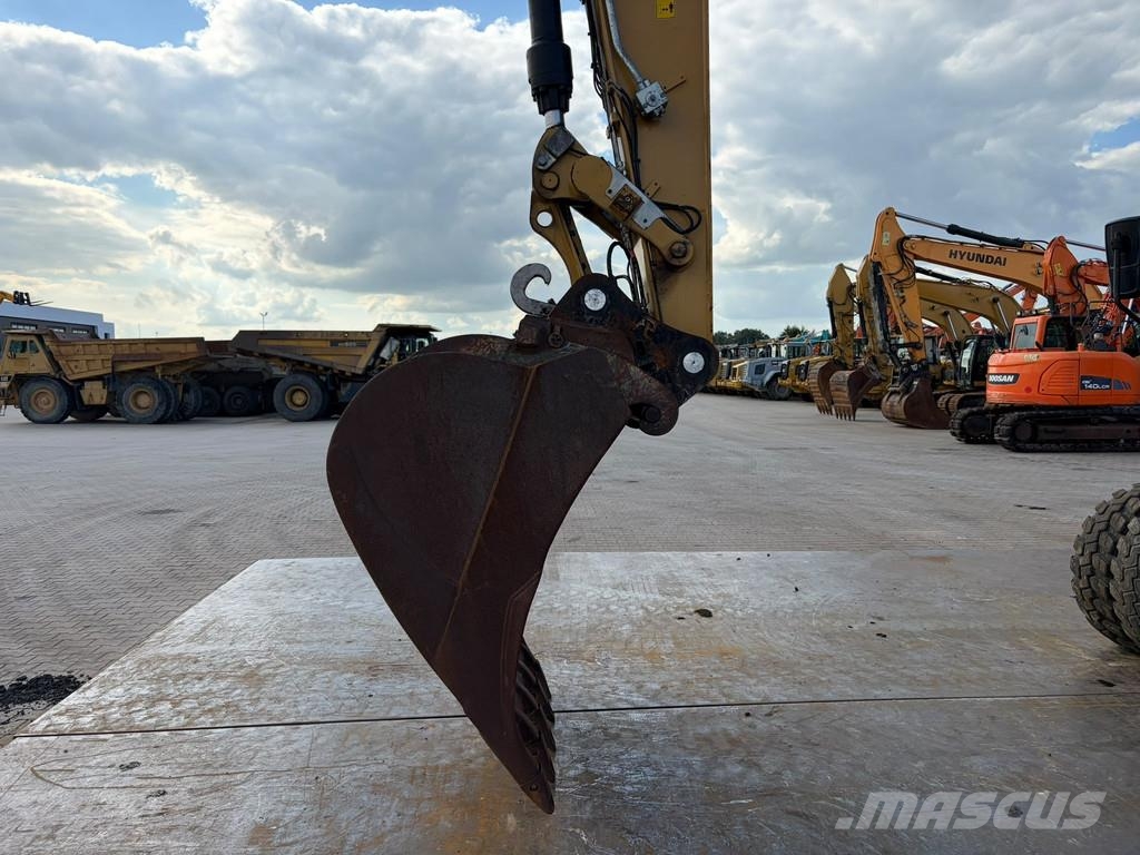 CAT M320F Pelle sur pneus