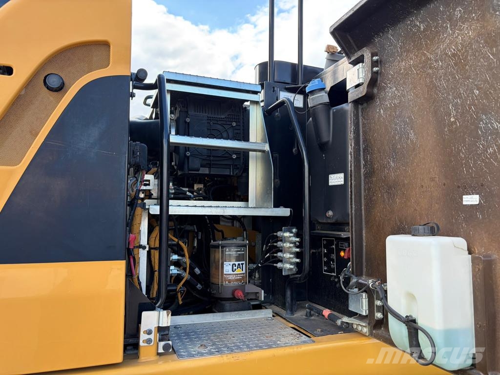 CAT M320F Pelle sur pneus