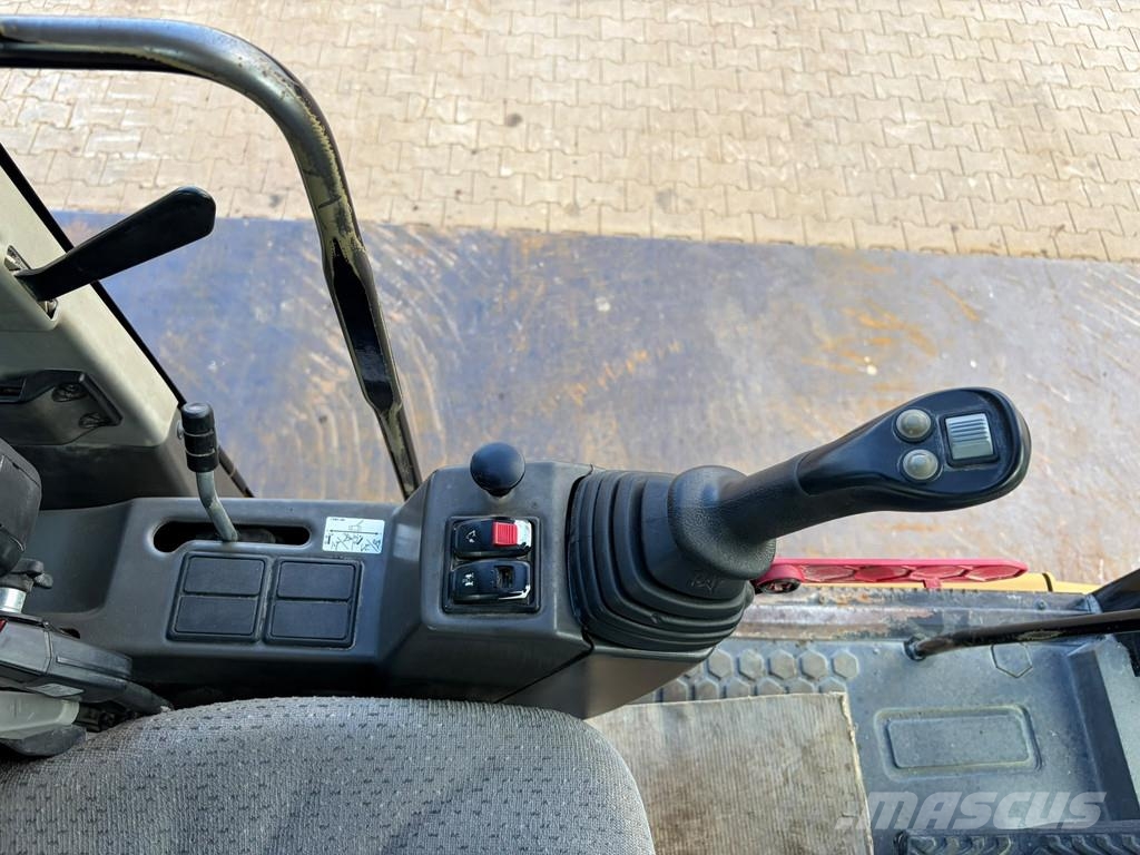 CAT M320F Pelle sur pneus