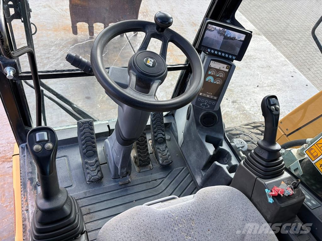 CAT M320F Pelle sur pneus