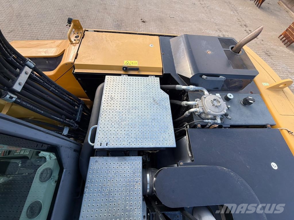 CAT M320F Pelle sur pneus