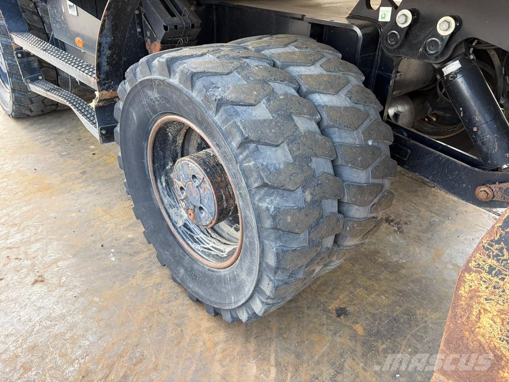CAT M320F Pelle sur pneus