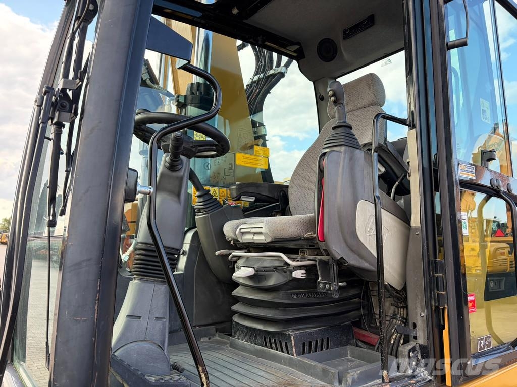 CAT M320F Pelle sur pneus