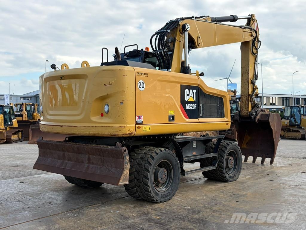 CAT M320F Pelle sur pneus