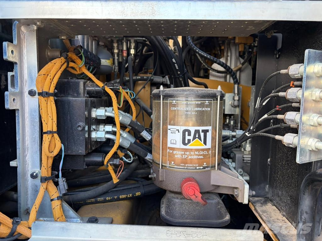 CAT M320F Pelle sur pneus