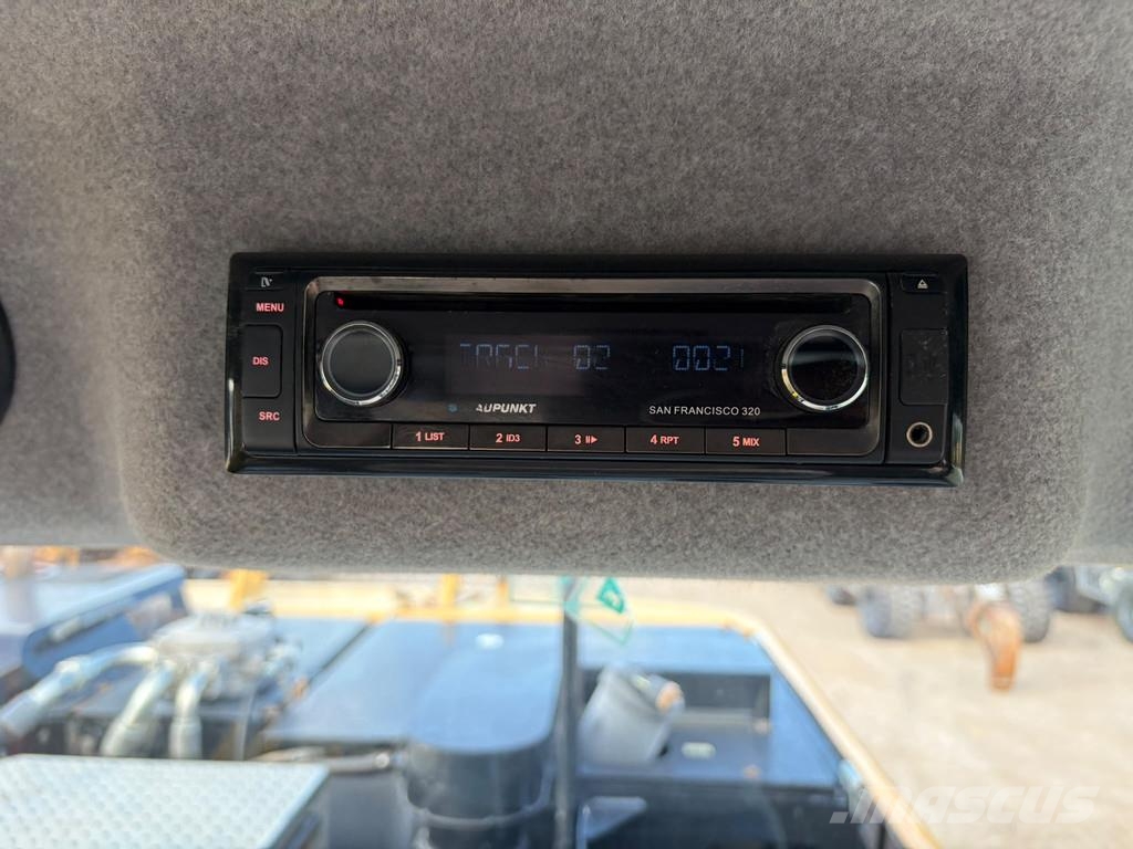 CAT M320F Pelle sur pneus