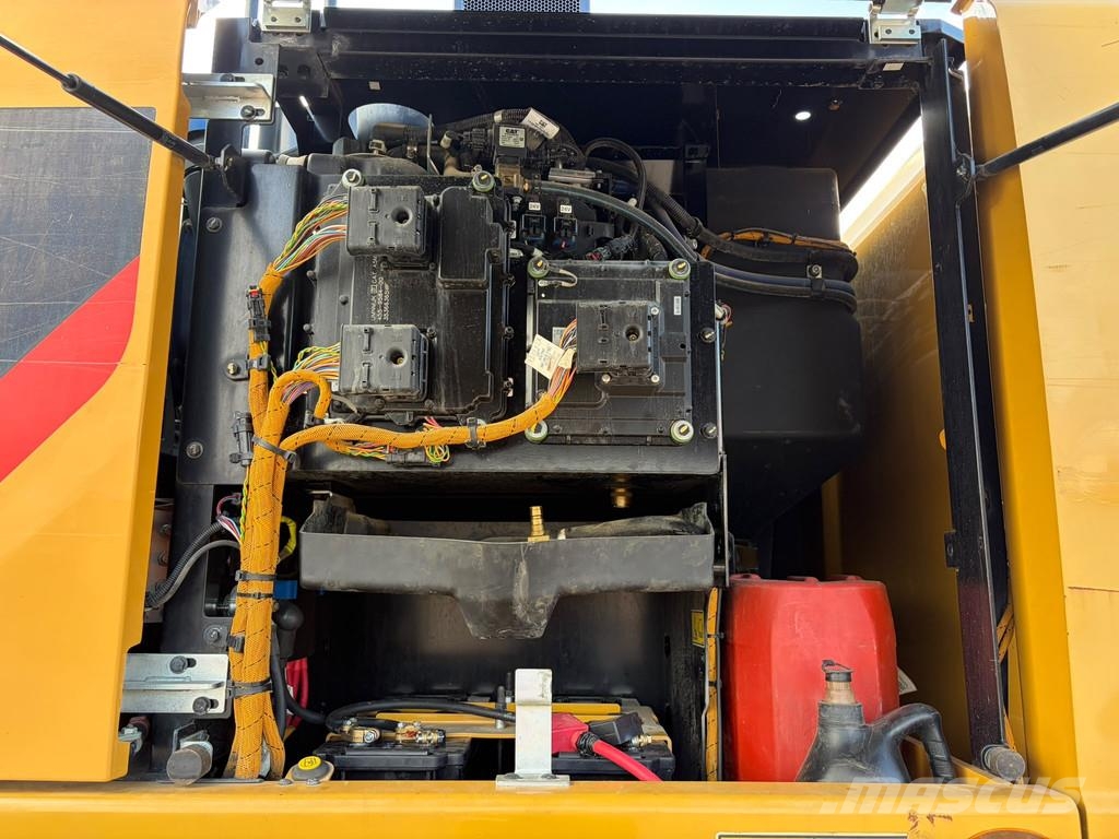 CAT M320F Pelle sur pneus