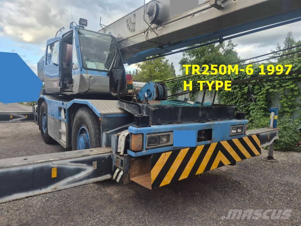 Tadano TR250M-6 Žeriavy pre ťažký terén